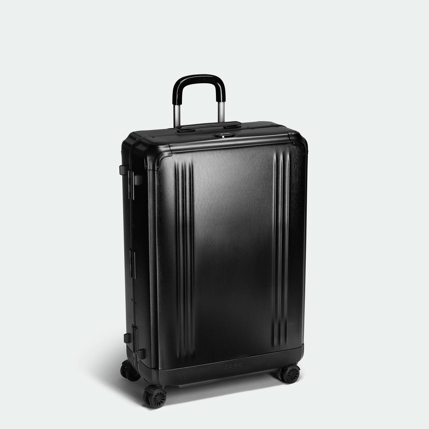 Zero Halliburton Pursuit Aluminum Large Travel Case Black
