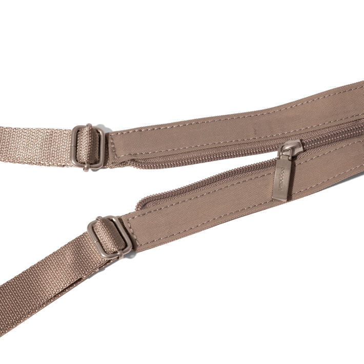 Baggallini Coastal Flip Lock Day Pack