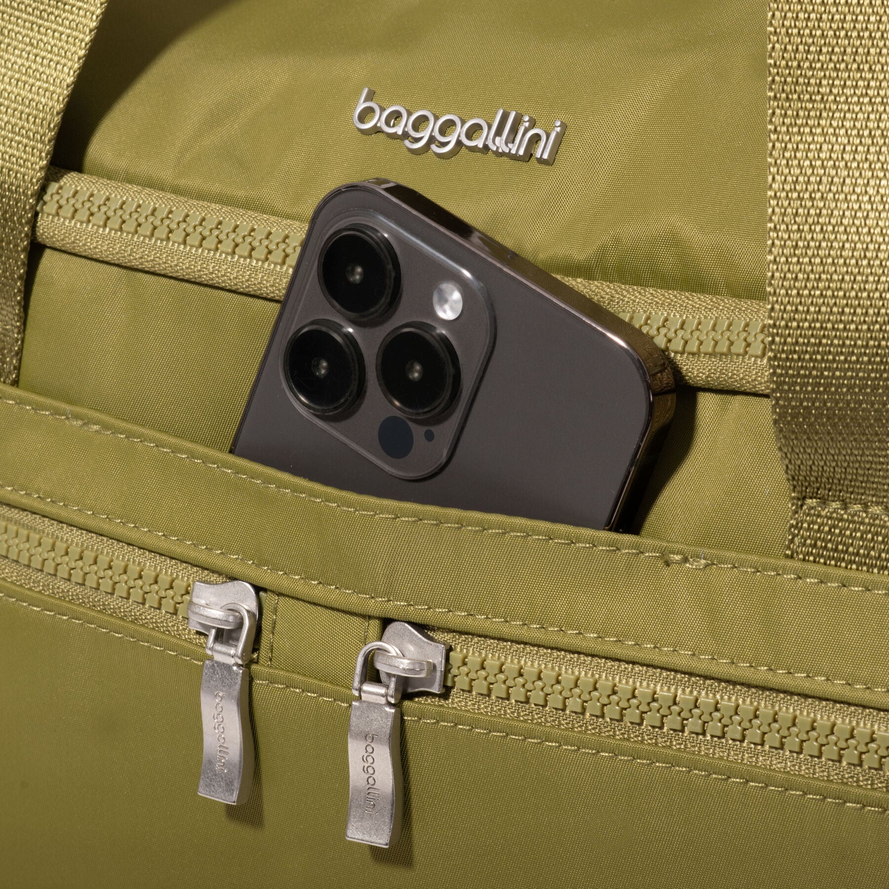 Baggallini Madison 2 In 1 Garment Duffel