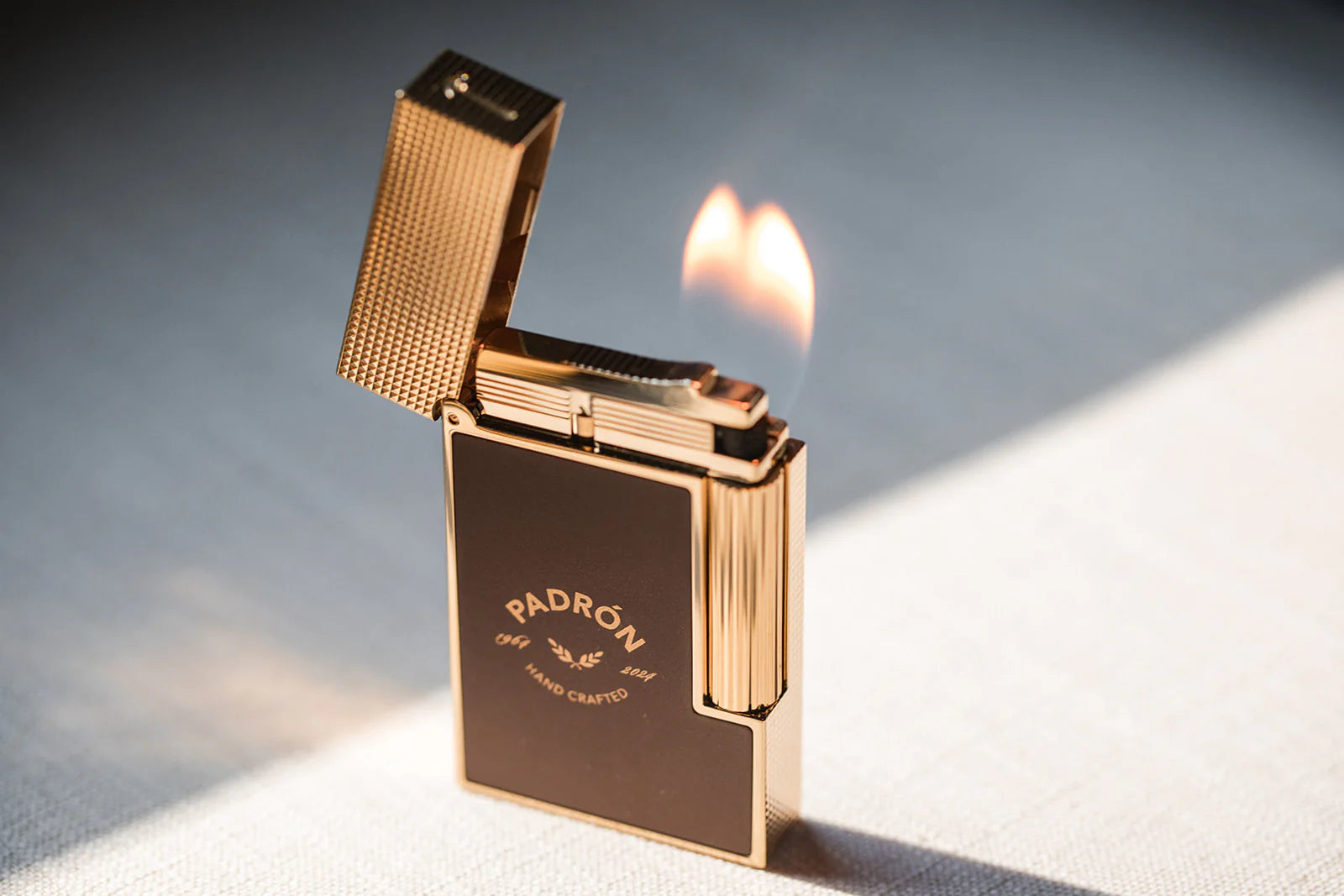 S.T. Dupont Ligne 2 Lacquered lighter Padron brown - Altman Luggage 