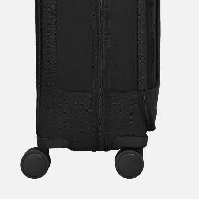 Victorinox Werks Traveler 7.0 Global Carry-On