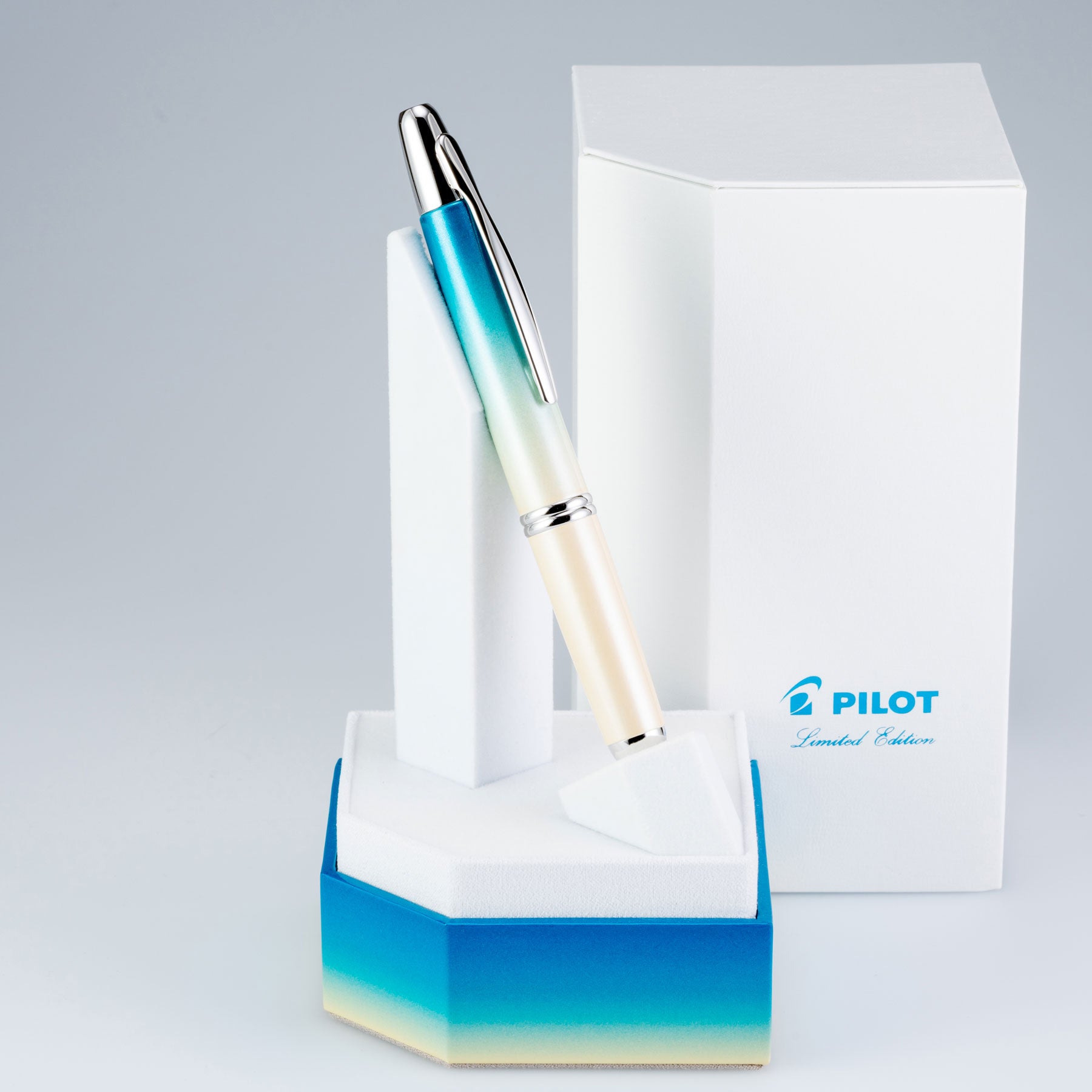 Pilot Limited Edition 2024 Vanishing Point Seashore Fountain Pen With Medium 18K Nib