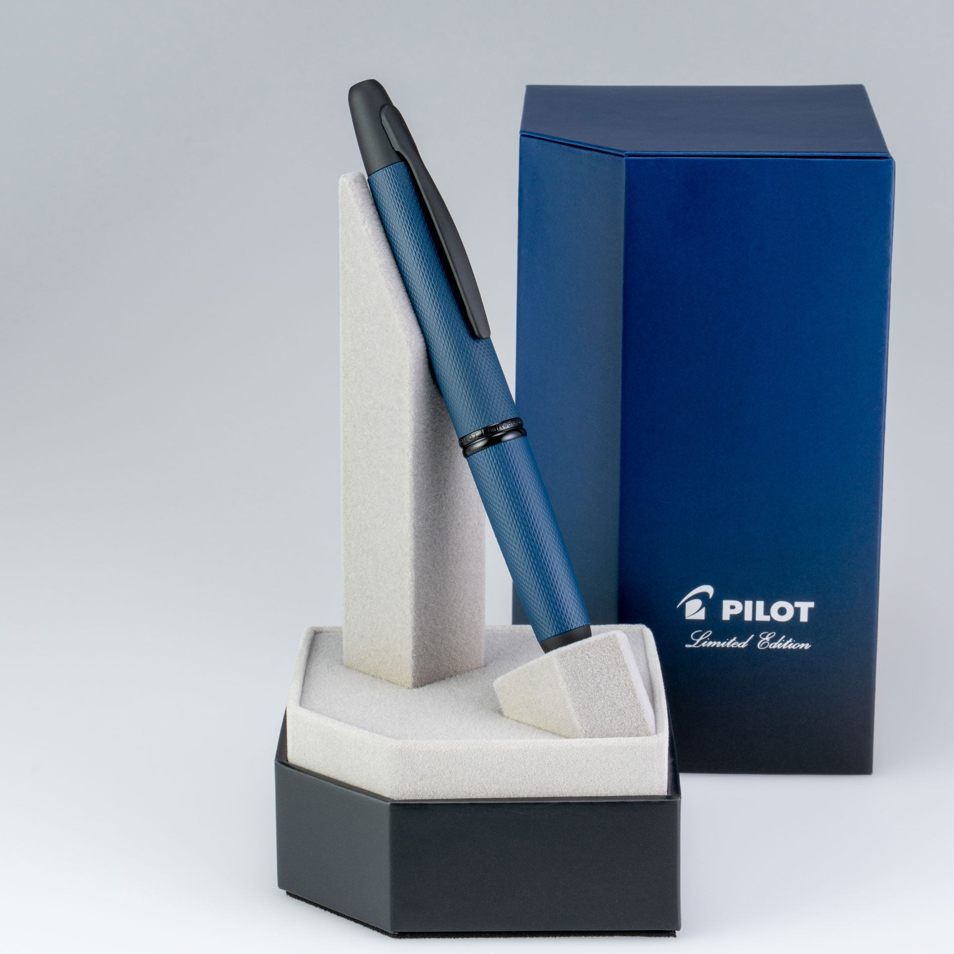 Pilot Limited Edition 2025 Vanishing Point Link Midnight Fountain Pen With Medium 18K Nib