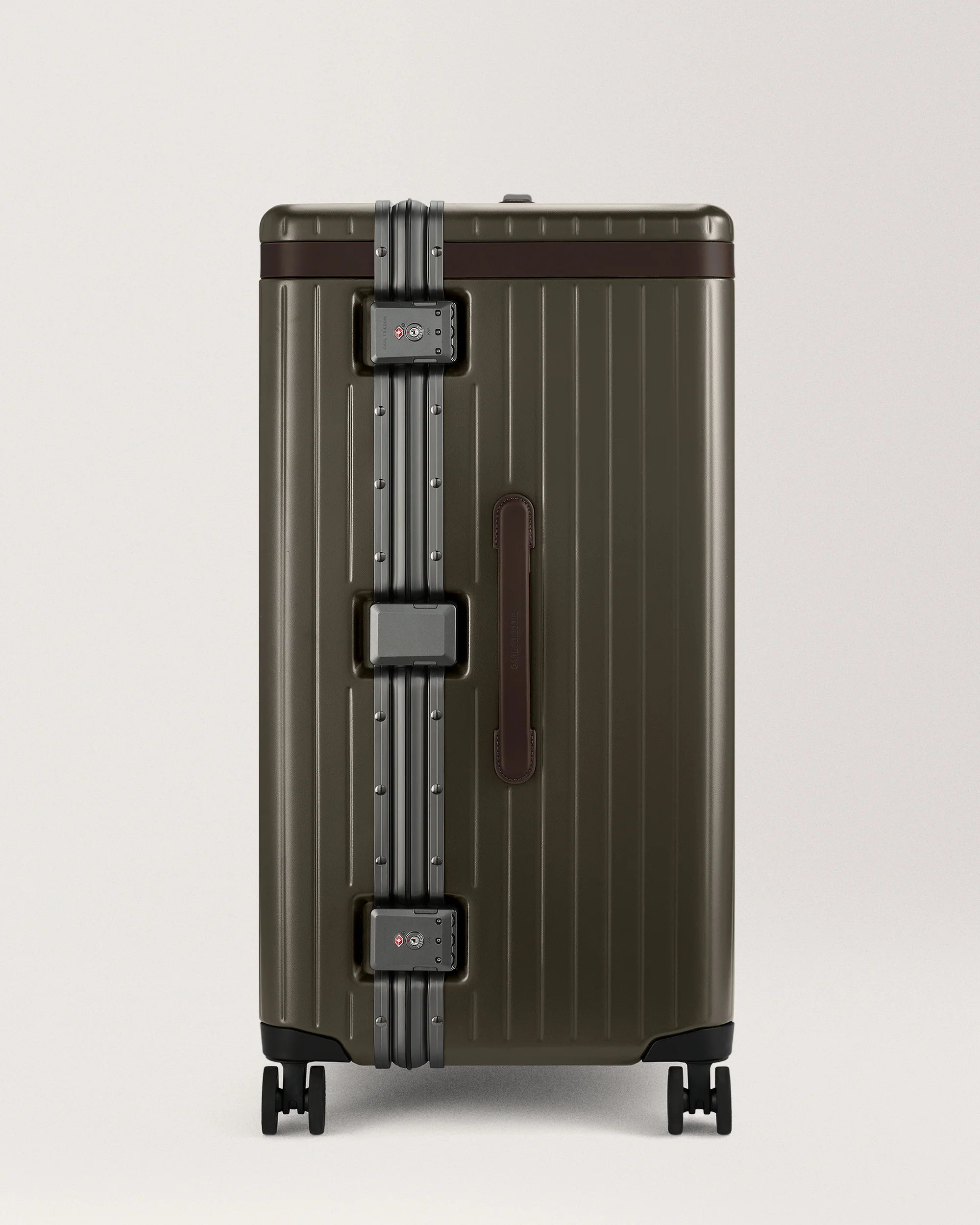 Carl Friedrik Hybrid The Large Check-in