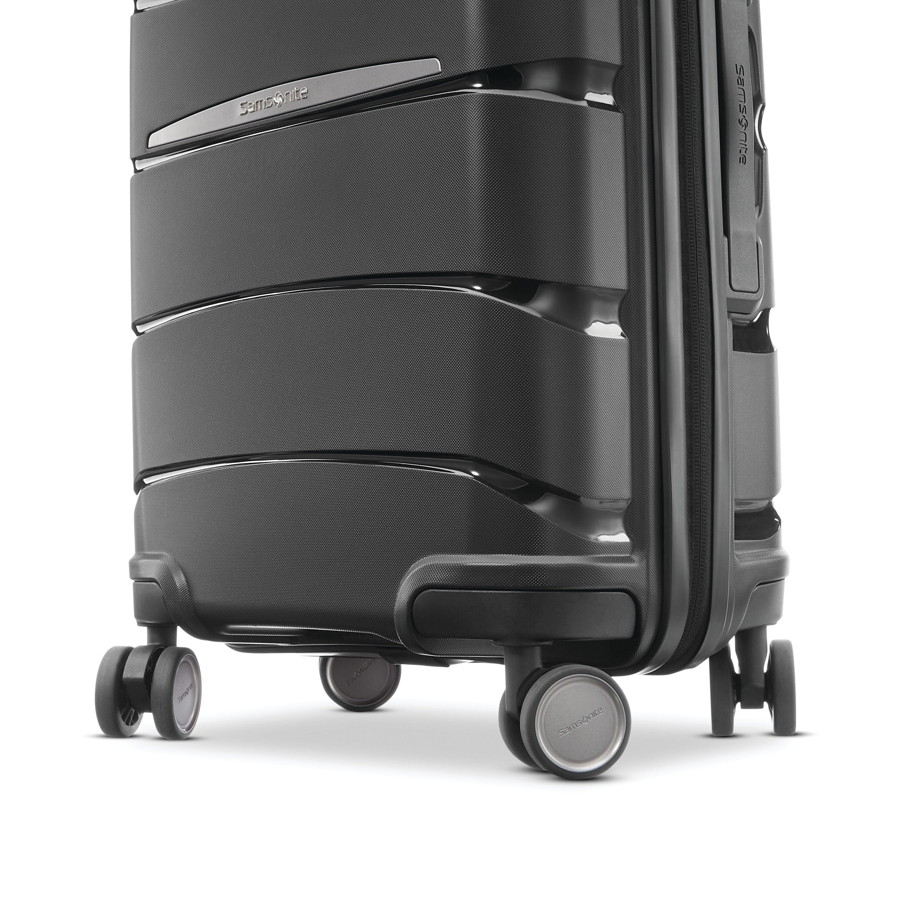 Samsonite Outline Pro 22 x 14 x 9 Carry-On Spinner