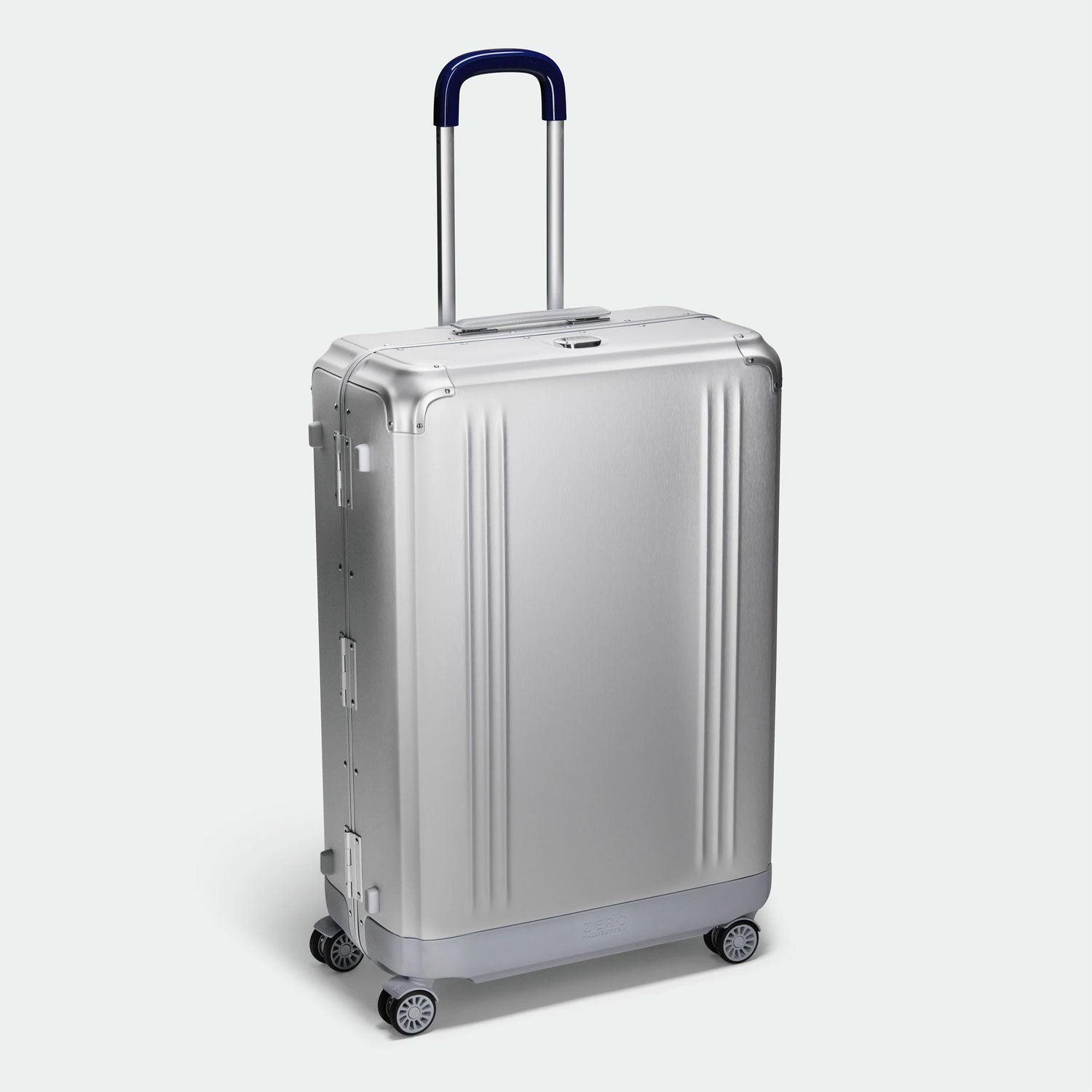 Zero Halliburton Pursuit Aluminum Medium Travel Case Silver